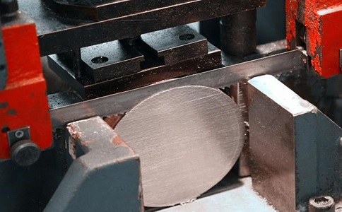 防城港造成带锯条牙齿碎裂或折断的几点原因！